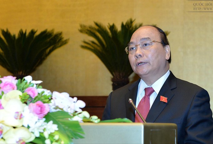 Thủ tướng Nguyễn Xuân Phúc trình bày báo cáo kinh tế, xã hội tại kỳ họp. Ảnh: Như Ý.