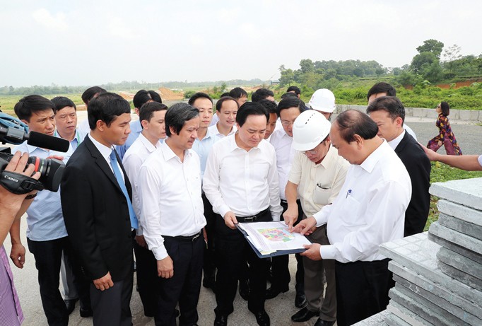 Thủ tướng Nguyễn Xuân Phúc thăm khu Hòa Lạc, ĐHQGHN. Ảnh: Bùi Tuấn.