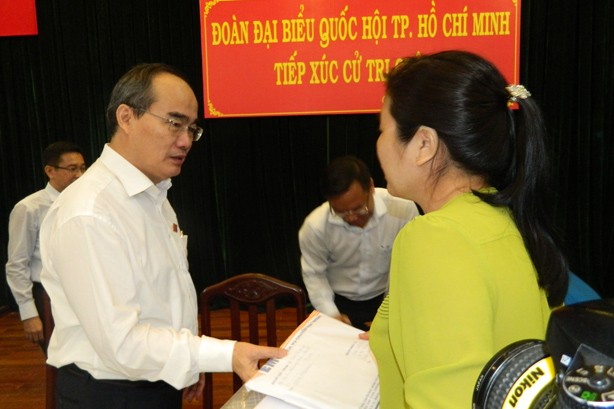 Bí thư Thành ủy TPHCM Nguyễn Thiện Nhân tiếp xúc cử tri ngày 29/11. Ảnh:T.T.