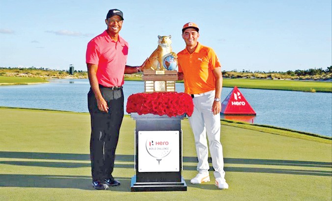 Hai ngôi sao Tiger Woods (bên trái) và Rickie Fowler tại Hero World Challenge. Ảnh: GETTY IMAGES.