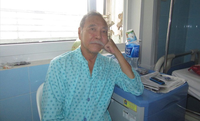 Nhạc sỹ Trần Quang Lộc trong những ngày tại bệnh viện.