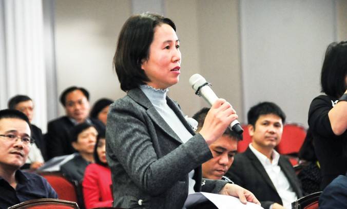 Bà Lê Minh Thắng, Chủ tịch Hội đồng trường, trường ĐH Bách khoa Hà Nội góp ý cho dự thảo. Ảnh: Nghiêm Huê.