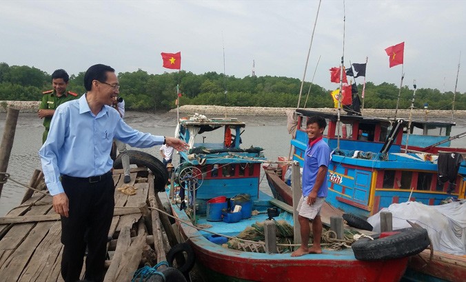 Tàu thuyền vào nơi neo đậu an toàn chống bão ở huyện Cần Giờ.