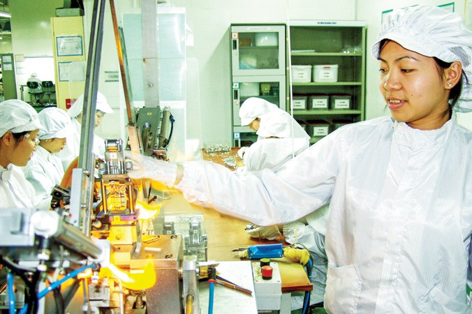 Dây chuyền sản xuất sản phẩm công nghệ cao tại Hà Nội. Ảnh: Hồng Vĩnh.