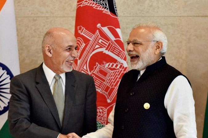 Thủ tướng Ấn Độ Narendra Modi (phải) và Tổng thống Afghanistan Ashraf Ghani. Ảnh: Hindustan Times.
