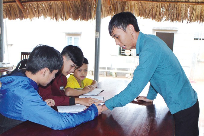 Những học trò được thầy Trần Quang Thông cưu mang, giúp đỡ.