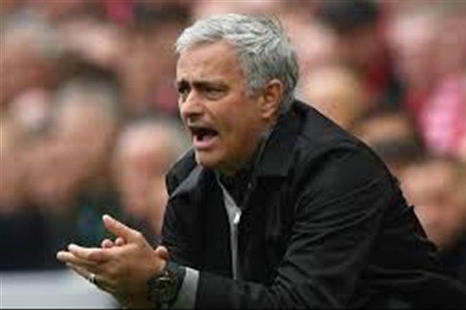 Mourinho gặp rất nhiều khó khăn trong tháng 12 vừa qua. Ảnh: GETTY IMAGES.