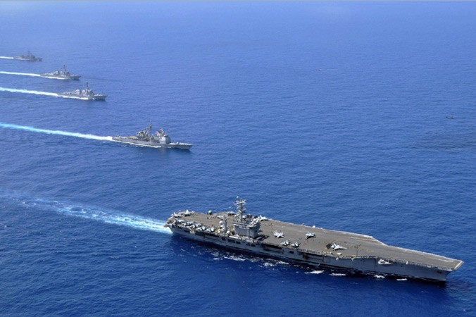 Nhóm tàu chiến Mỹ, trong đó có tàu sân bay USS Nimitz trong một lần triển khai tới khu vực biển Đông. Ảnh: US Navy.