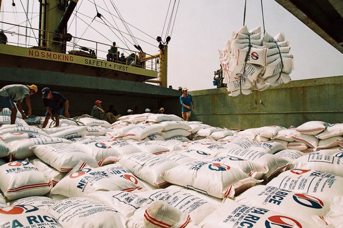 Gạo xuất khẩu được vận chuyển bằng đường biển. Ảnh: H.V.