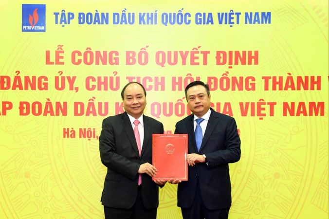 Thủ tướng Nguyễn Xuân Phúc trao quyết định cho ông Trần Sỹ Thanh.