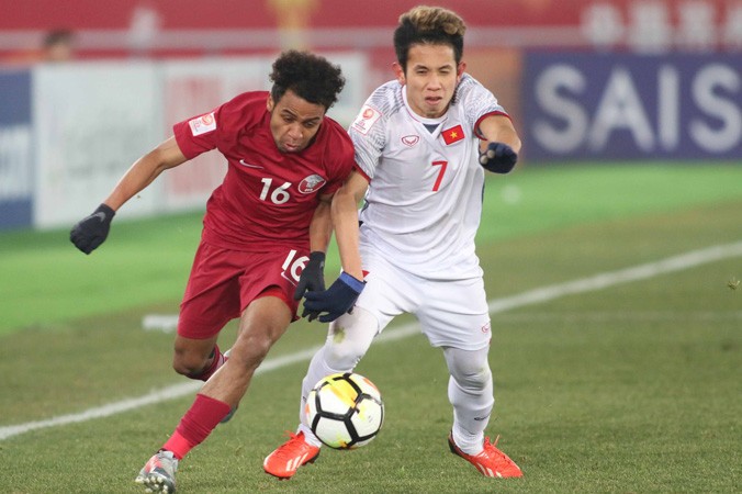 Hồng Duy (số 7) đã chơi rất ấn tượng, giúp U23 Việt Nam thắng U23 Qatar.