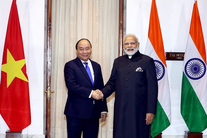 Thủ tướng Nguyễn Xuân Phúc và Thủ tướng Ấn Độ Narendra Modi chụp ảnh trước cuộc hội đàm ngày 24/1. Ảnh: VGP.