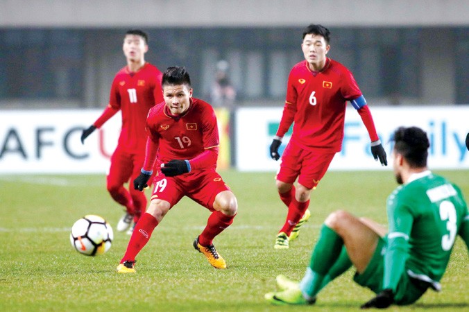 Người hùng Quang Hải ghi 2 bàn thắng vào lưới U23 Qatar. Ảnh: Nhật Minh.