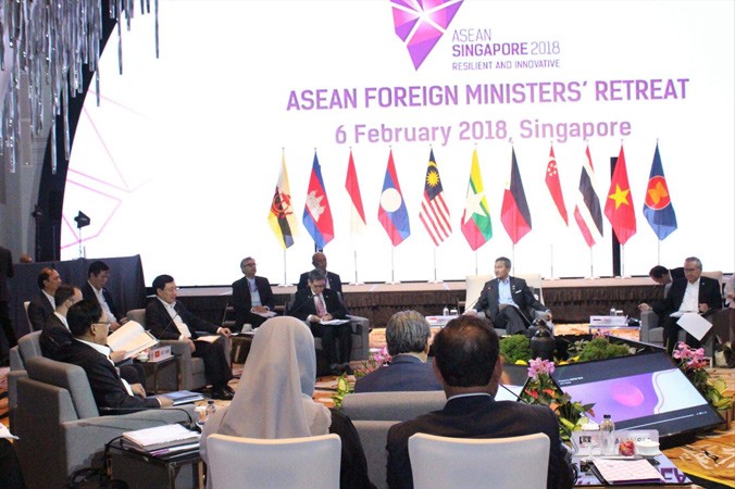 Các Ngoại trưởng Asean họp hẹp tại Singapore. Ảnh: BNG.