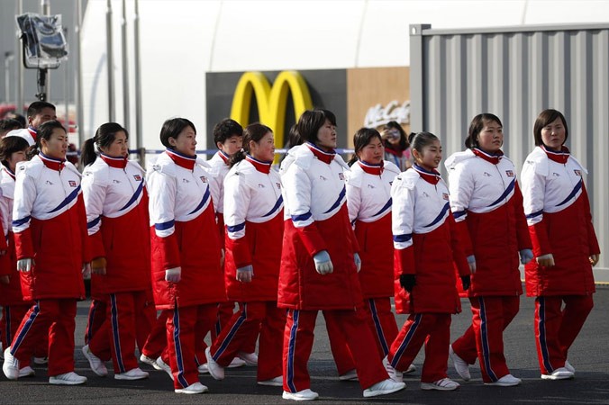 Đoàn vận động viên Triều Tiên đã đến Hàn Quốc dự Olympic Games 2018. Ảnh: Jae C Hong.