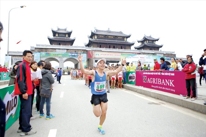 Nguyễn Tiến Hùng thi đấu tại Việt dã toàn quốc và marathon giải báo Tiền Phong lần thứ 58-2017 tại Ninh Bình. Ảnh: Như Ý.