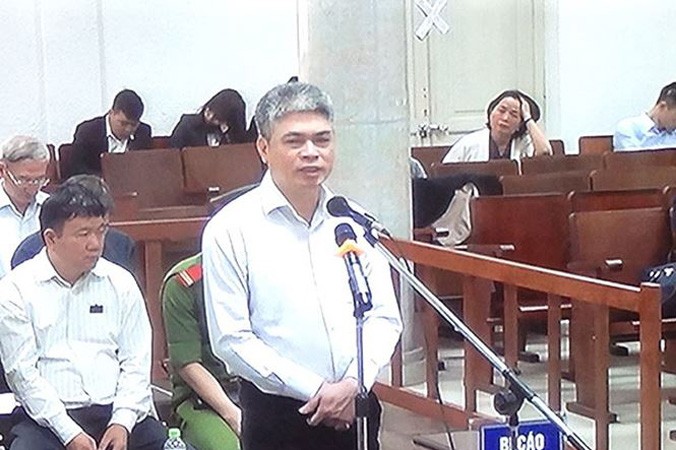 Bị cáo Nguyễn Xuân Sơn- nguyên Phó tổng giám đốc Tập đoàn Dầu khí (PVN) trình bày phần tự bào chữa.