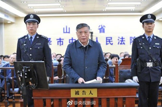 Lý Vân Phong trước tòa.