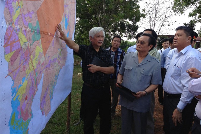 Đoàn đại biểu Quốc hội giám sát thực địa dự án sân bay Long Thành tại xã Suối Trầu.
