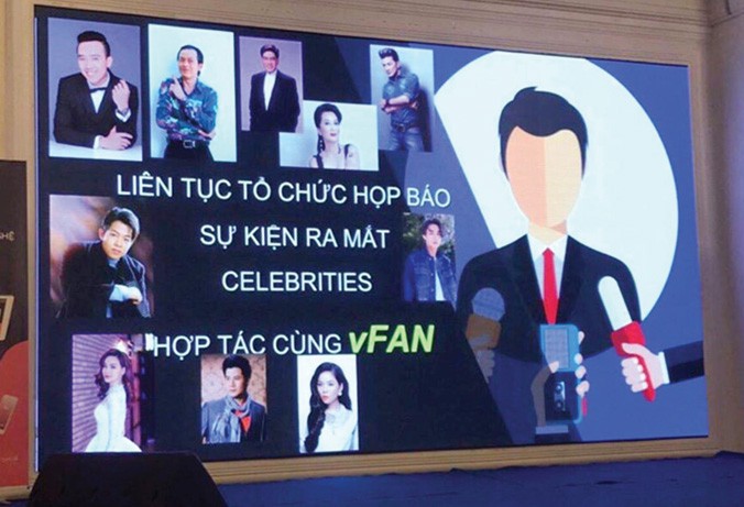 Poster quảng cáo của iFan có sự xuất hiện của nhiều ca sĩ nổi tiếng.