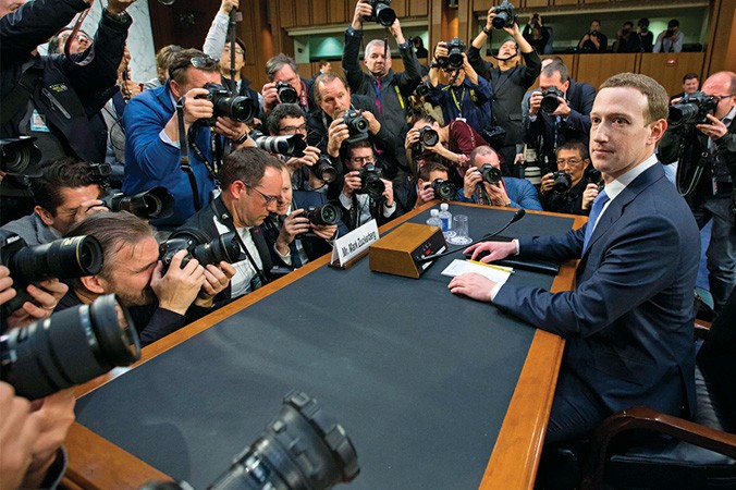 Mark Zuckerberg sau buổi điều trần trước Quốc hội Mỹ. Ảnh: EPA.