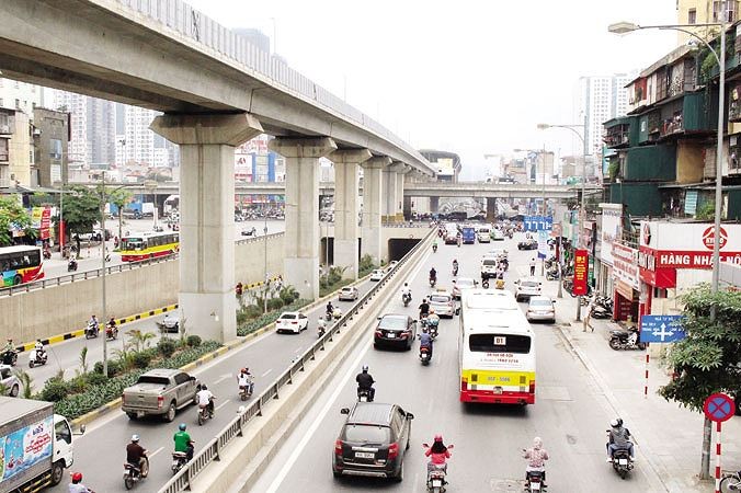 Với hạ tầng đồng bộ và tập trung nhiều loại hình VTCC đường Nguyễn Trãi đủ điều kiện để tổ chức thành một tuyến giao thông kiểu mẫu. Ảnh: Trọng Đảng.