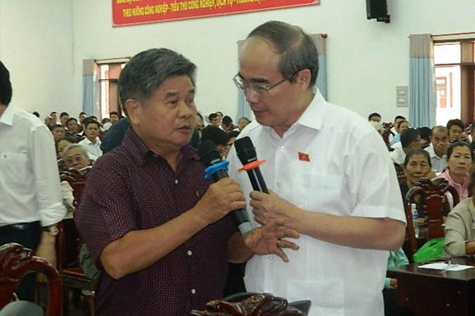 Bí thư Thành ủy TPHCM Nguyễn Thiện Nhân tiếp xúc cử tri huyện Bình Chánh.
