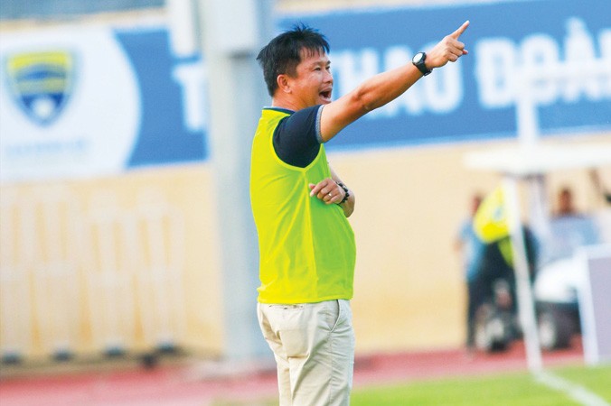 HLV Đinh Hồng Vinh sẽ chỉ huy các cầu thủ Cần Thơ chống lại đội bóng quê nhà HAGL. Ảnh: VSI.