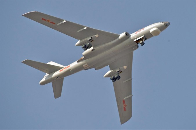 Mẫu máy bay ném bom H-6K của Trung Quốc. Ảnh: Getty Images.