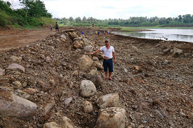 Hồ thôn Phước Hà bị lấn chiếm.
