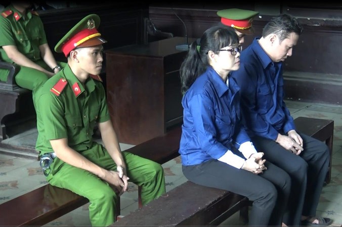 Huỳnh Thị Huyền Như và Võ Anh Tuấn tại phiên tòa chiều qua. Ảnh: Tân Châu.