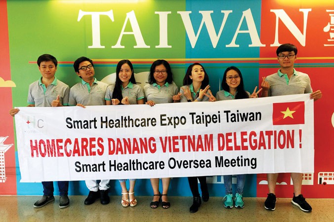 Các thành viên của Homecares tham dự Diễn đàn Smart City Summit & Expo 2018 vào tháng 3/2018 tại Đài Loan. Ảnh: NVCC.