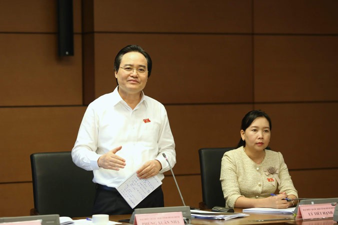 Theo Bộ trưởng GD&ĐT Phùng Xuân Nhạ, học phí theo Luật Giá sẽ không có chuyện tùy tiện tính bao nhiêu thì tính.