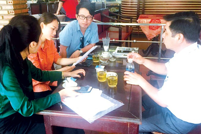 Các thí sinh từ “đậu thành rớt” phản ánh với PV về kết quả chấm phúc khảo của tỉnh Đắk Lắk. Ảnh: Lữ Hồ.