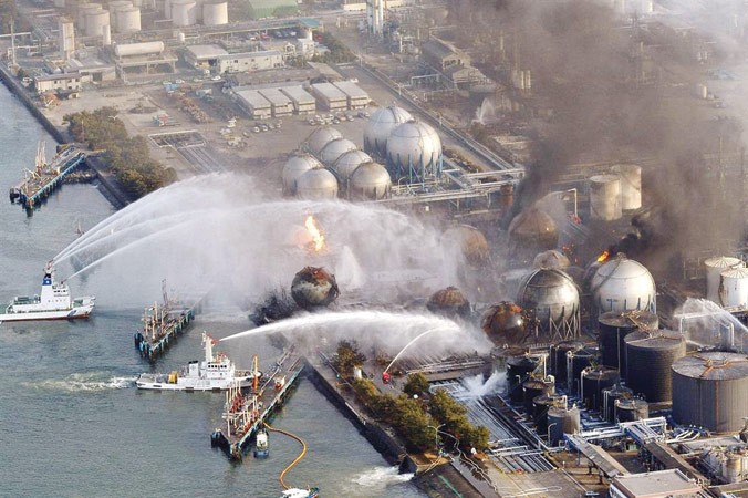 Nhà máy điện hạt nhân Fukushima phát hỏa vào ngày 11/3/2011. Ảnh: Filthy Frank.