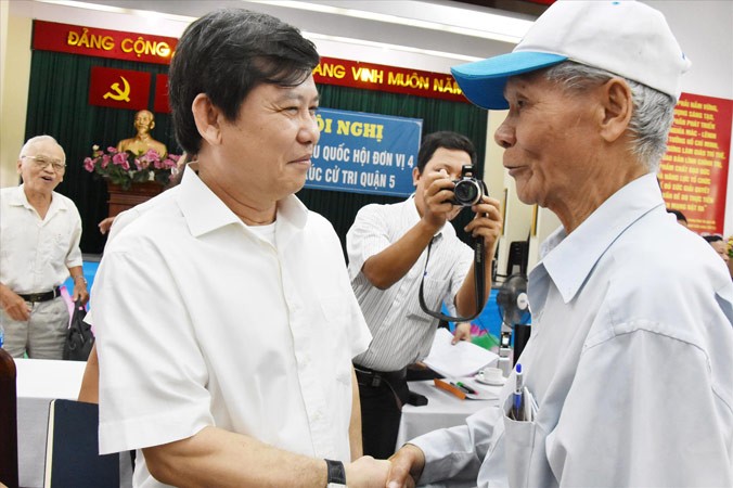 Viện trưởng Viện KSND tối cao Lê Minh Trí tiếp xúc cử tri quận 5.