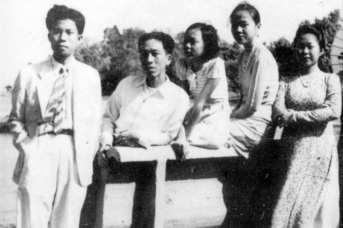 Gia đình nhà thơ Nguyễn Bính. Ảnh: TL gia đình.
