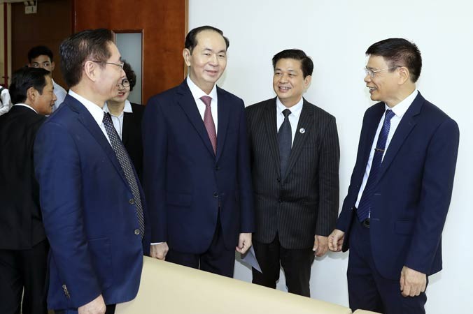 Chủ tịch nước Trần Ðại Quang đến thăm và làm việc với Ðảng đoàn, Ban Thường vụ Liên đoàn Luật sư Việt Nam. Ảnh: TTXVN.
