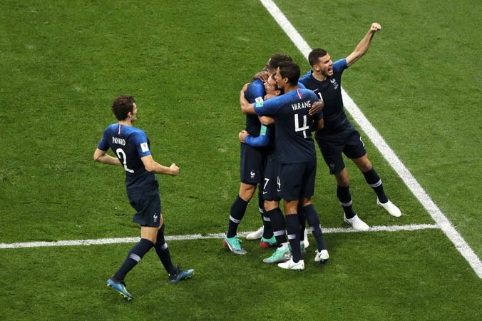 Các cầu thủ Pháp ăn mừng bàn thắng của Kylian Mbappe trong trận chung kết FIFA World Cup gặp Croatia. Ảnh: THX.