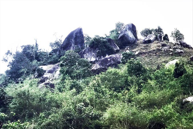Núi đá thần Gôo.