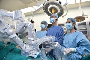 Bệnh viện Ða khoa Quốc tế Vinmec chính thức khai trương Trung tâm phẫu thuật Robot tư nhân đầu tiên tại Việt Nam.