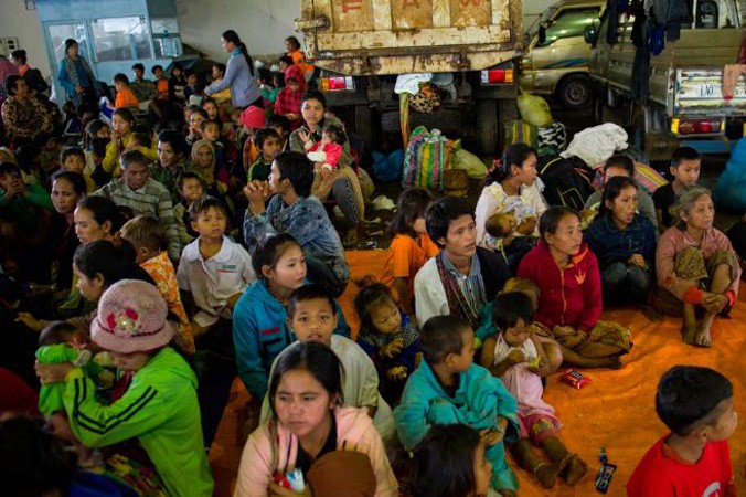 Nhiều người dân ở vùng bị ảnh hưởng đã được đưa tới nơi lánh nạn an toàn. Ảnh: Vientiane Times.