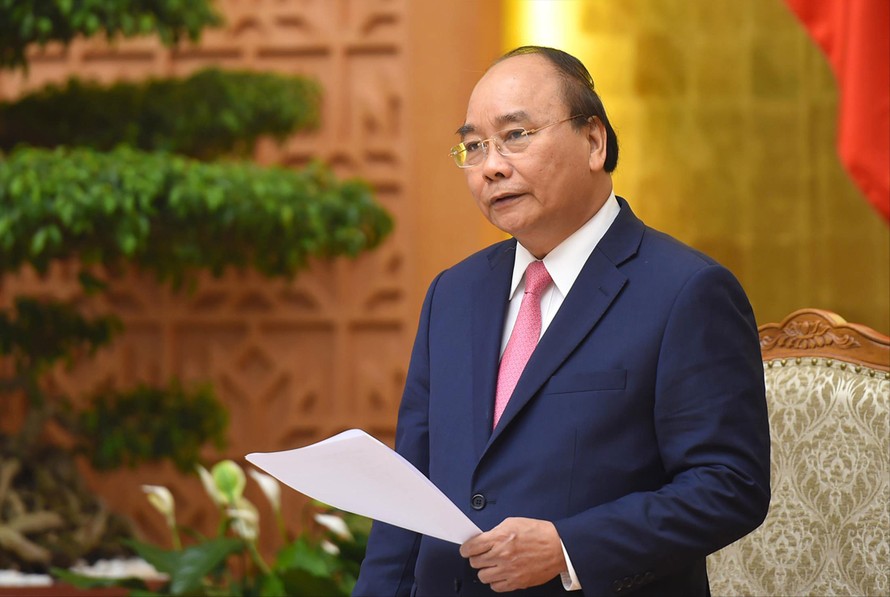 Thủ tướng Nguyễn Xuân Phúc phát biểu mở đầu phiên họp Chính phủ thường kỳ. Ảnh: N.H.