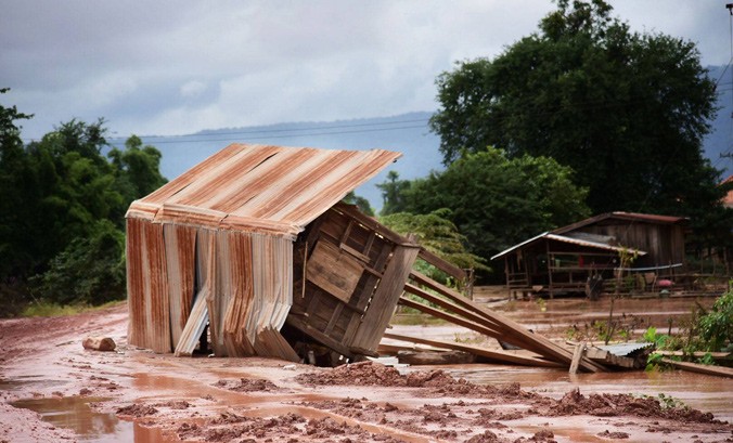 Nhiều người đã mất nhà cửa sau sự cố vỡ đập thủy điện. Ảnh: Channelnewsasia.