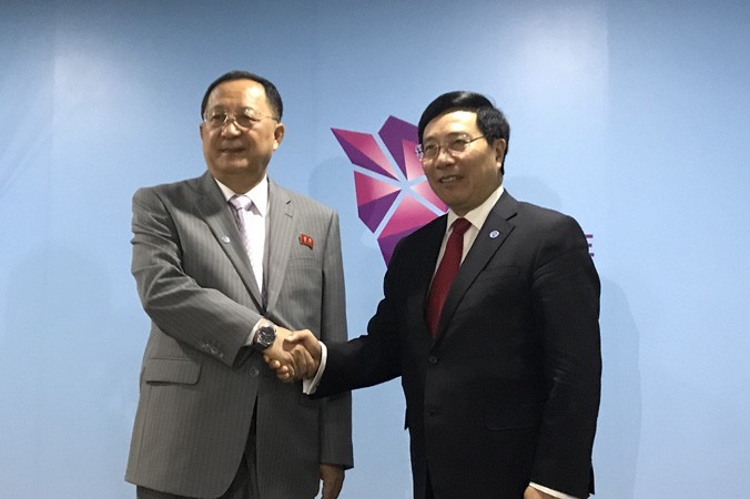 Phó Thủ tướng, Bộ trưởng Ngoại giao Phạm Bình Minh gặp Bộ trưởng Ngoại giao Triều Tiên Ri Yong Ho ngày 3/8.