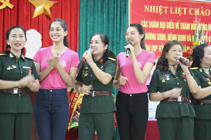 Thí sinh HHVN giao lưu với các cựu TNXP ở Thanh Hóa.