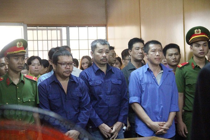 Các bị cáo trong vụ án tại phiên tòa sơ thẩm hồi tháng 4/2018. Ảnh: Tân Châu.