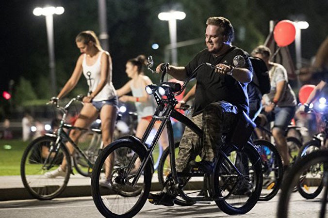 “Đêm diễu hành xe đạp” ở Mátxcơva.