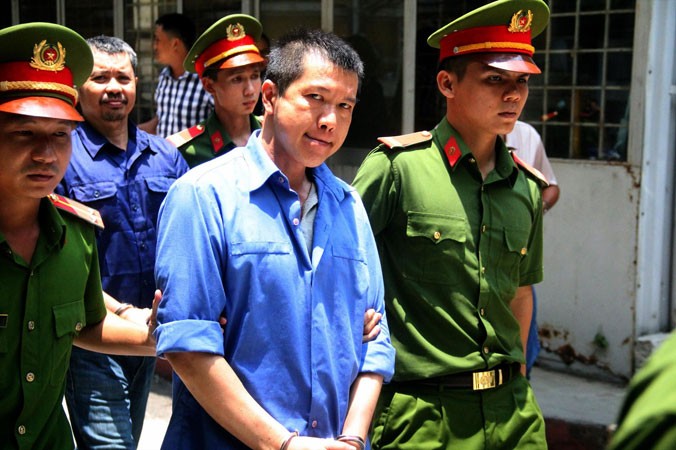 Cựu CSGT Nguyễn Cảnh Chân bị tòa đưa ra xét xử theo khung phạt nặng hơn so với truy tố của Viện kiểm sát. Ảnh: Tân Châu.
