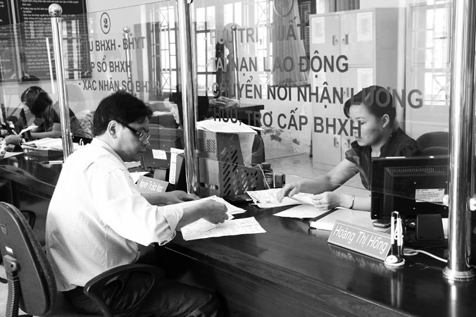 Thực hiện Nghị quyết 21, BHXH Việt Nam còn đẩy mạnh cải cách hành chính, ứng dụng công nghệ thông tin để tạo hài lòng cho người dân và doanh nghiệp.